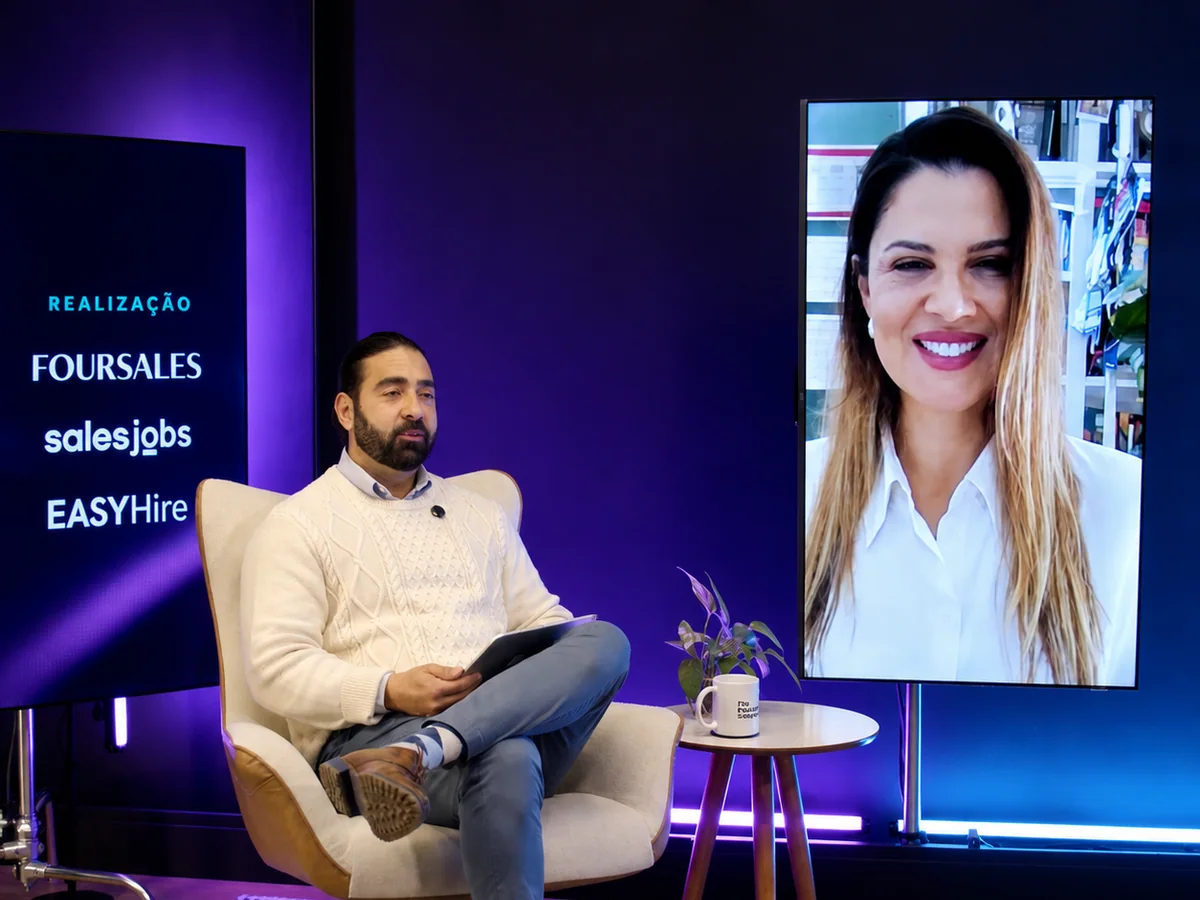 Produção de conteúdo empresarial no estúdio do Podcast Curitiba